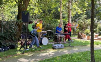 Firlefanz und Grete auf dem Spielplatz am Lutherplatz