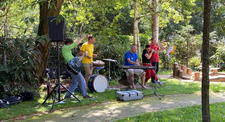 Firlefanz und Grete auf dem Spielplatz am Lutherplatz