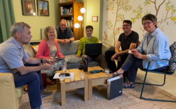 Gruppenfoto des im Juli 2022 neu gewählten Vorstandes im Büro der BI