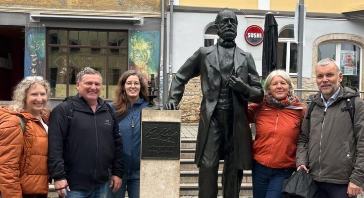 Fraktion Bürger für Meißen in Jena am Denkmal für Carl Zeiß
