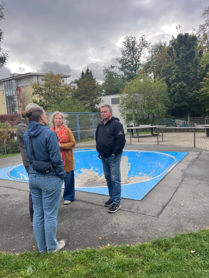 Spielplatz in Jena mit kleiner Halfpipe, perfekt für ferngesteuerte Autos